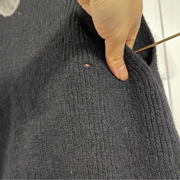 Wilfred knit vest merino wool SMALL HOLE - Picture 5 of 6